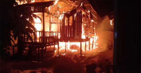 Akibat Arus Pendek, Tiga Rumah di Kecamatan Midai Natuna Hangus Terbakar
