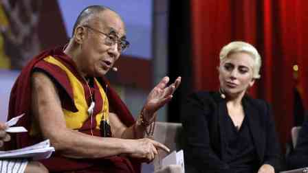 Temui Dalai Lama, Lady Gaga Ditinggalkan Penggemar di China