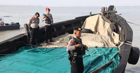Polres Karimun Amankan Pendistribusian Logistik Pemilu 2024 ke Pulau-pulau di Karimun