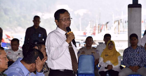 Menteri Polhukam Sambangi Natuna Gelar Pertemuan Bersama Nelayan Setempat