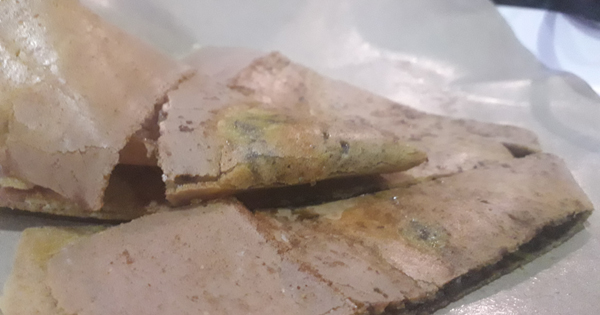 Nikmati Kriuk Renyah Martabak Tipis Kering di MR Boss