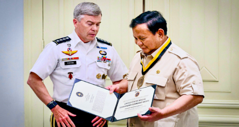 Presiden Prabowo Terima Medali kehormatan dari Komandan Operasi Khusus AS