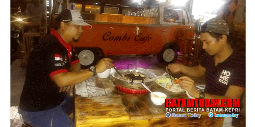Nikmatnya Santap Steamboat Bareng Keluarga di Combi Cafe