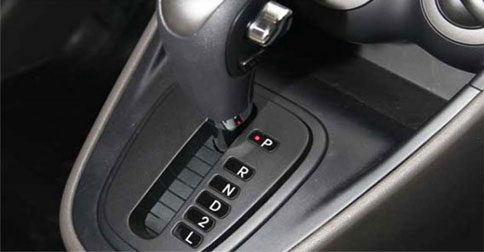 Pindah ke Mode L Saat Mengendarai Mobil Matic di Tanjakan dan Turunan