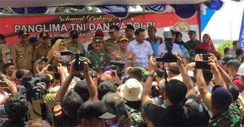 Warga Natuna Sambut Hangat Kehadiran Panglima TNI dan Kapolri di Penagi