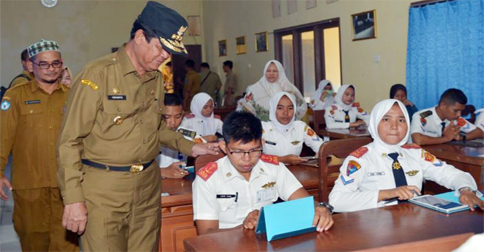 Isdianto Motivasi Murid SMKN 1 Bungaran Timur Agar Jadi Orang Sukses
