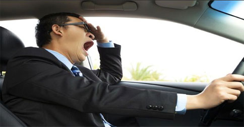 Tips Usir Kantuk Berkendara saat Berpuasa