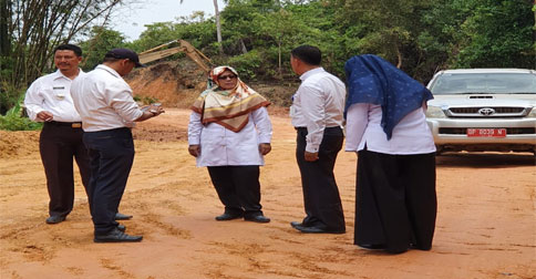 Wabup Natuna Blusukan Tinjau Pembangunan Puskesmas dan Jalan
