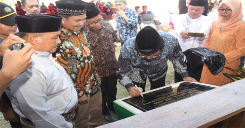 Nurdin Resmikan Pusat Pengajian Royatul Islam di Lingga