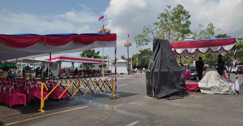Meriahkan HUT RI ke-78, Pelabuhan Batam Center Gelar Lomba Panjat Pinang Berhadiah Jutaan Rupiah