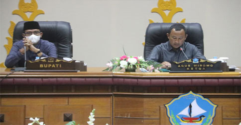 Apri Sujadi Serahkan Jadwal Pelantikan Bupati Terpilih ke DPRD dan KPU