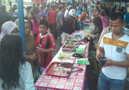Puasa Hari Pertama, Pengunjung Pasar Takjil Tanjungpinang Membludak