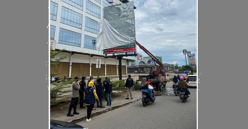 Jelang Hari Pencoblosan, Polsek Batam Kota Turut Kawal Penertiban APK