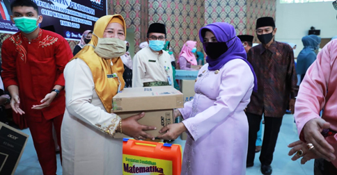Pemko Tanjungpinang Beri Bantuan Alat Penunjang Pembelajaran ke Satuan Pendidikan