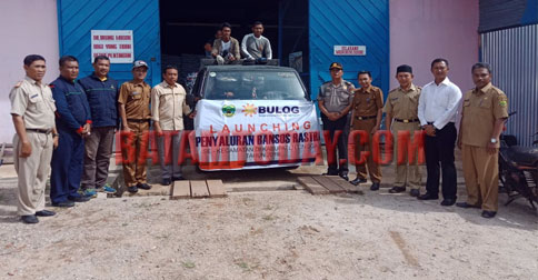 Dinsos Lingga Mulai Salurkan Bansos Rastra ke Warga Miskin