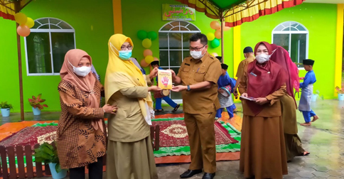 Kadisdik Bintan Resmikan Mushola Darul Imin di SDN 015 Bintan Timur