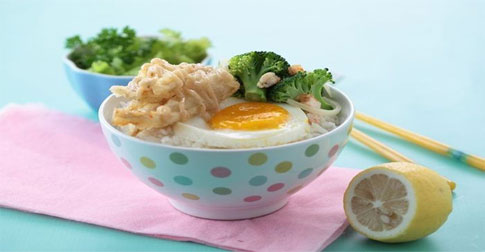 Resep Buat Rice Bowl Jamur Krispi dengan Telur Mata Sapi