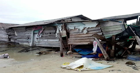 Rumah Warga Batu Kapal Natuna Roboh Akibat Tiang Pondasi Keropos