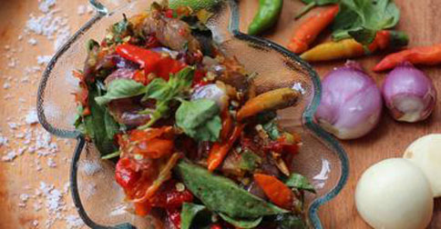 Pecinta Makanan Pedas, Coba Resep Praktis Sambal Kemangi Segar