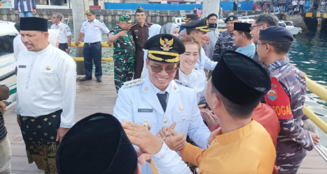 Bupati dan Wakil Bupati Anambas Disambut Antusias Warga Saat Tiba di Sri Siantan