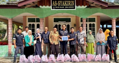 PT Timah Salurkan Bantuan Sembako untuk Warga Pesisir Kundur Barat