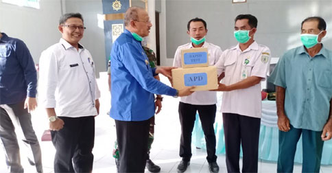 Bupati Natuna Serahkan Bantuan APD Covid-19