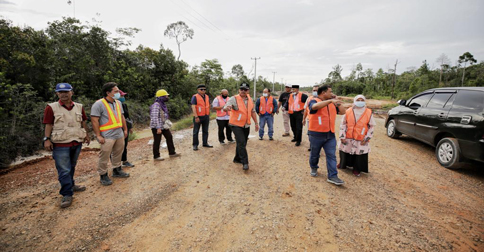 Komisi III DPRD Kepri Sidak Proyek Jalan Senilai Rp 32 Miliar di Natuna