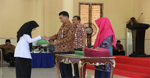Sekda Natuna Serahkan SK Kepada 259 CPNS Formasi Umum