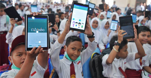 Kemendikbud Berikan Sarana TIK dan Tablet untuk Pengembangan Digitalisasi Sekolah