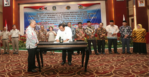 Gubernur Kepri Tandatangani MoU Optimalisasi Penerimaan Pajak dengan Kemenkeu dan BPN RI