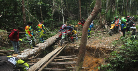 Luar biasa, Trabas NTAC Natuna Terobos Air Terjun Pengadah