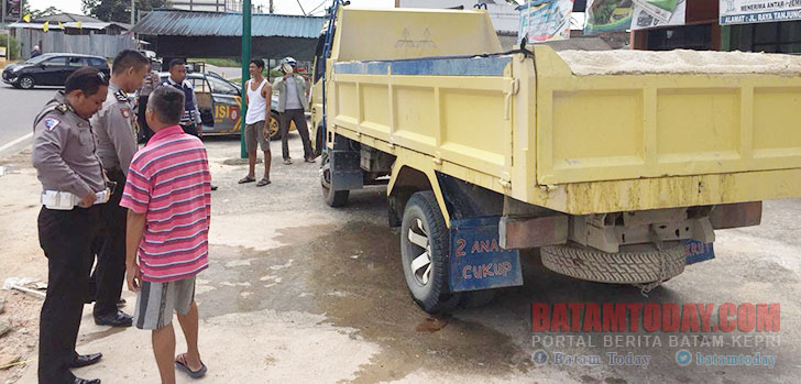 Truk Pasir Maut Ini Seruduk Pantat Sepeda Motor di Bintan, Pengendara Tewas