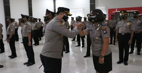 49 Personil Polres Lingga Mendapat Kenaikan Pangkat
