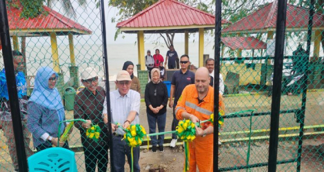 Dukung Pengembangan Olahraga dan Pariwisata Lokal, PT Saipem Serahkan Lapangan Voli Pantai ke Pemkab Karimun