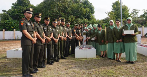 Danyon Komposit 1/Gardapati Natuna Bersama Jajaran Ziara ke Makam Pahlawan
